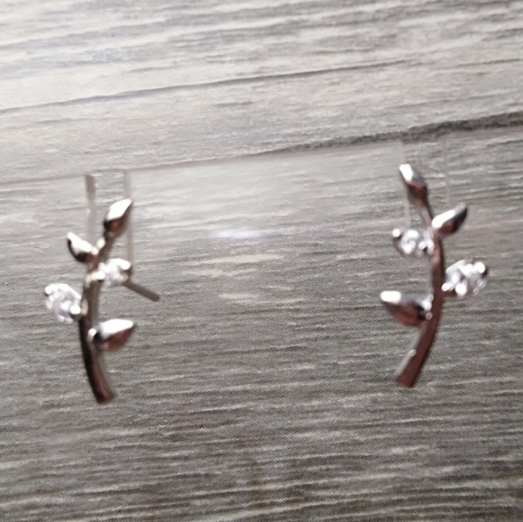 Pax leaves earrings studs sterling silver - Picture 1 of 3